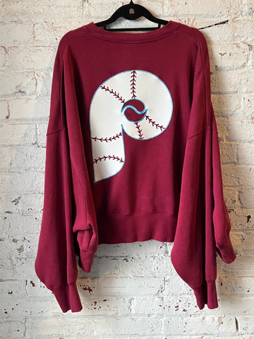 Phillies women’s oversized cropped crewneck